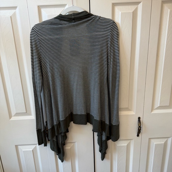 Splendid Olive Green Striped Flyaway Open Shawl Cardigan Women’s Size Medium - Picture 8 of 8